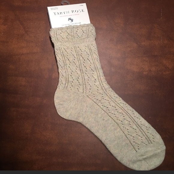 TARYN Rose luxury beige socks. Size 5-10 NWT - Picture 1 of 4